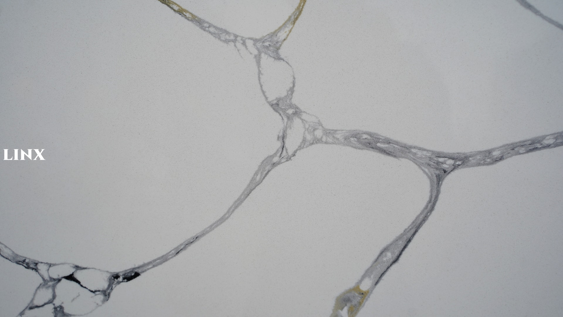 LX9002 CALACATTA WHITE QUARTZ STONE CLOSE UP 2 LINX SURFACES