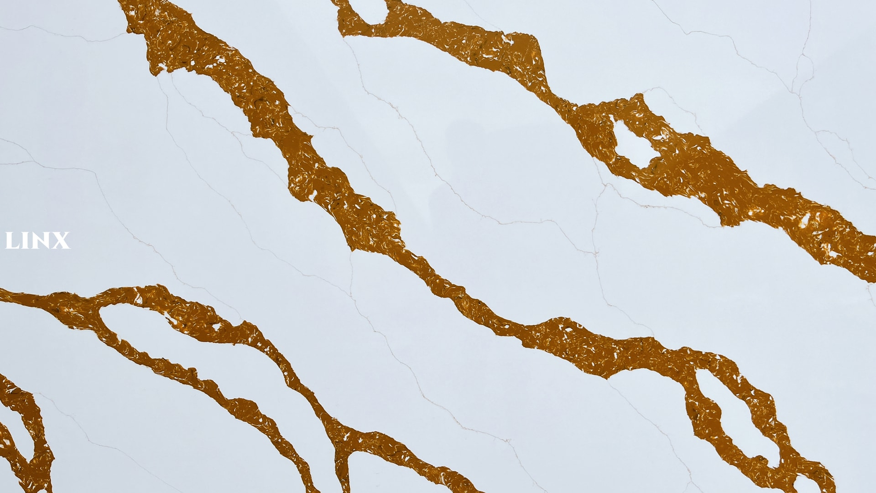 LX9003 CALACATTA GOLD QUARTZ STONE CLOSE UP 2 LINX SURFACES