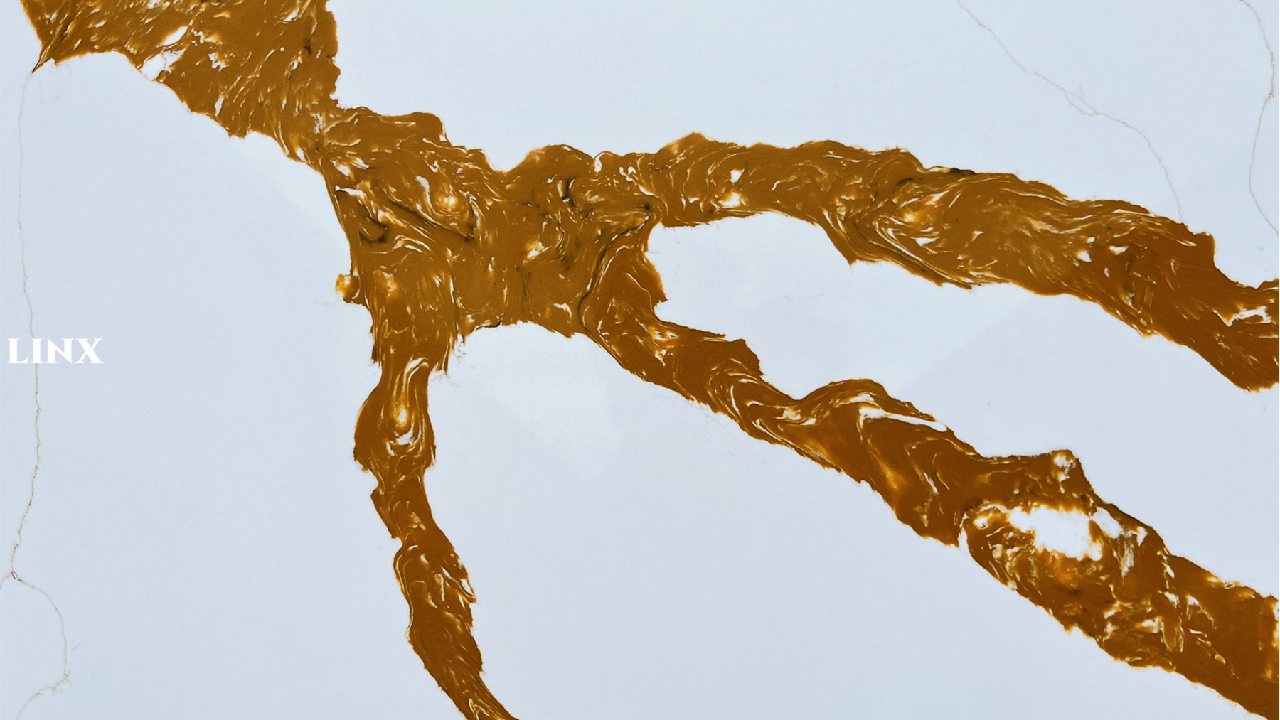 LX9003 CALACATTA GOLD QUARTZ STONE CLOSE UP 3 LINX SURFACES