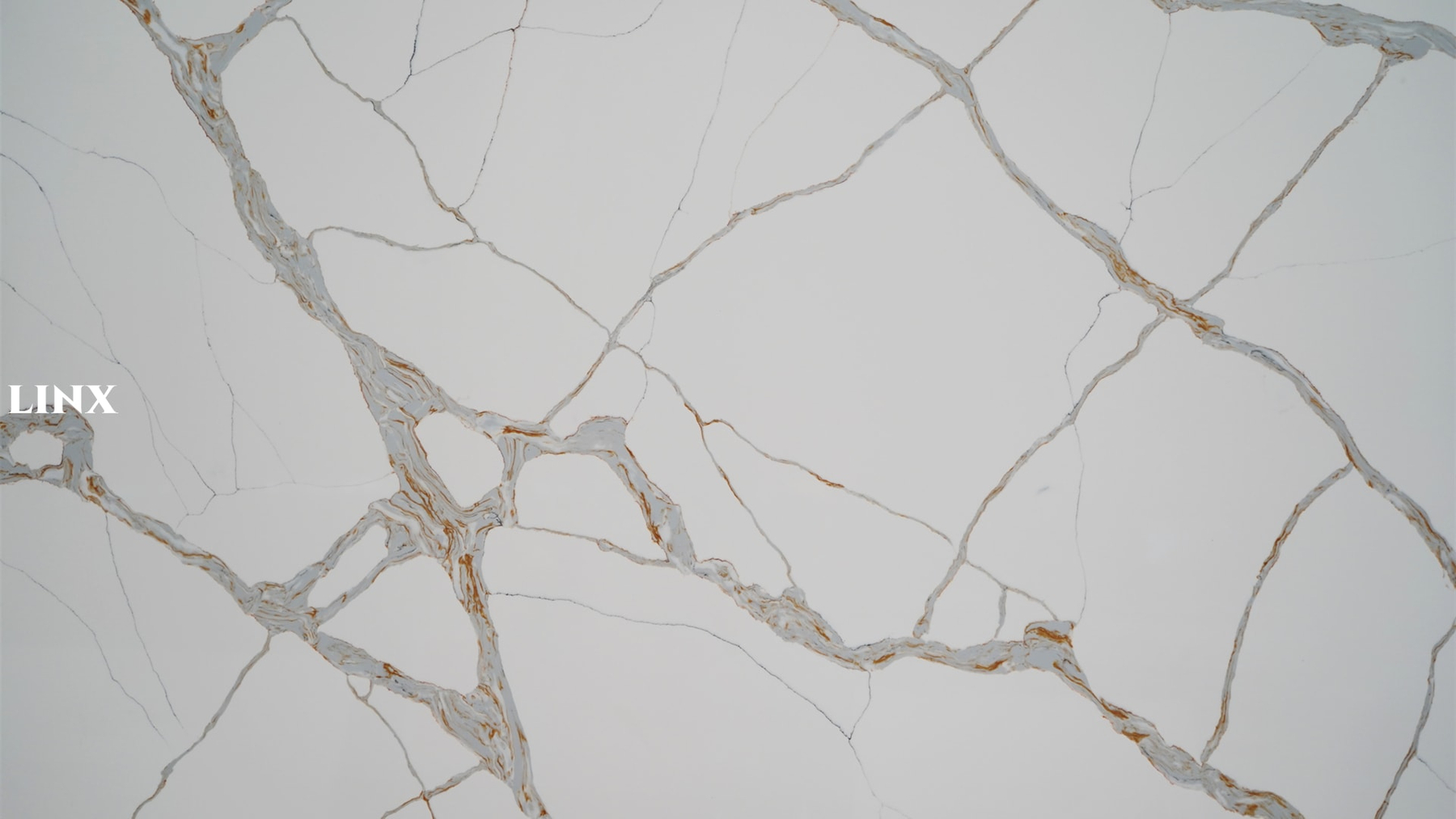 LX9006 CALACATTA GOLD QUARTZ STONE CLOSE UP 1 LINX SURFACES
