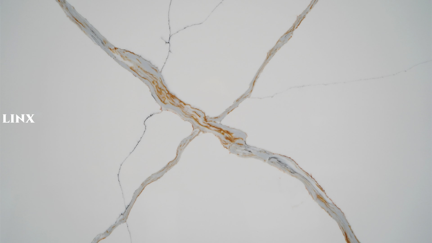 LX9006 CALACATTA GOLD QUARTZ STONE CLOSE UP 3 LINX SURFACES