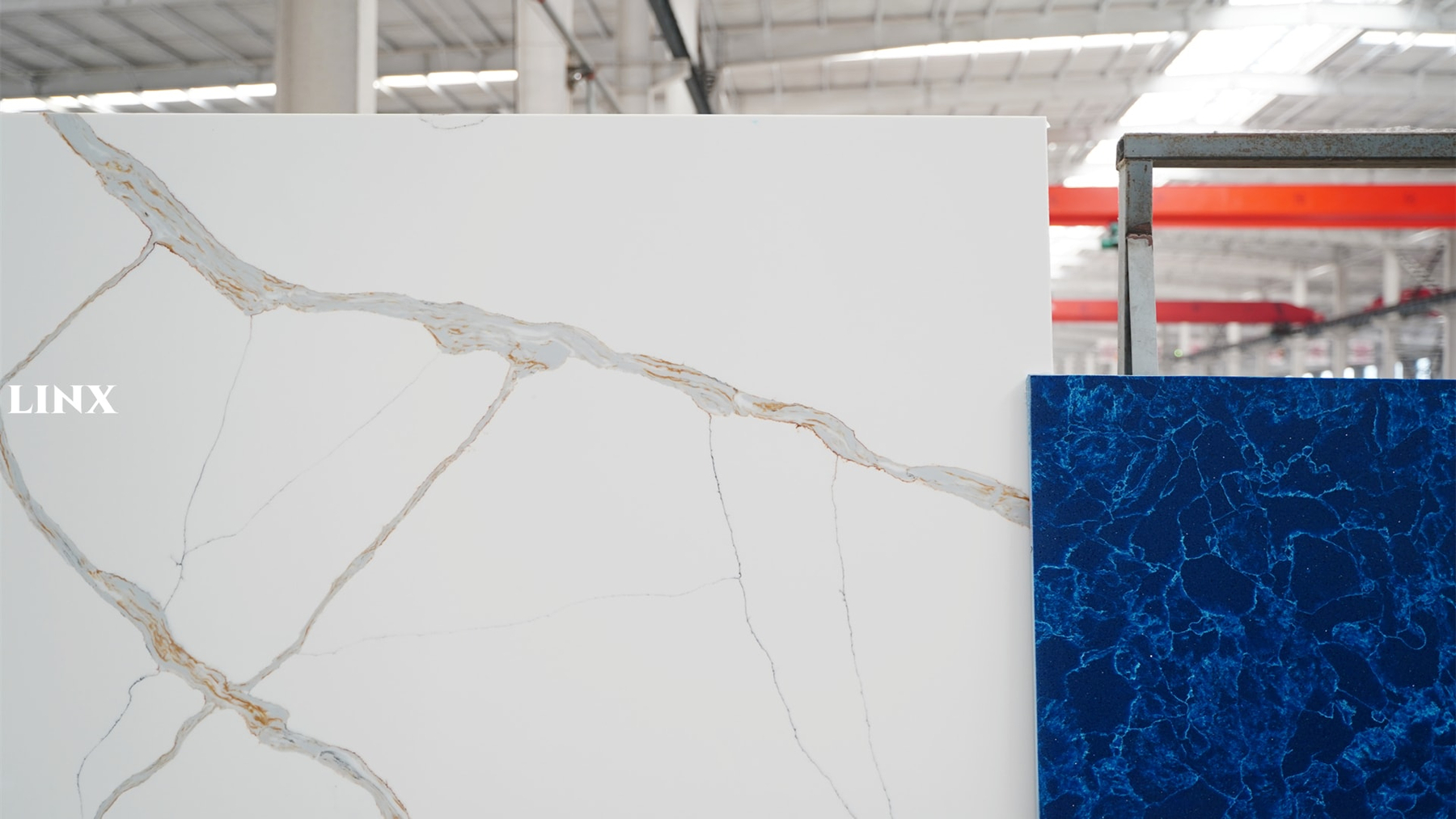 LX9006 CALACATTA GOLD QUARTZ STONE CLOSE UP 4 LINX SURFACES