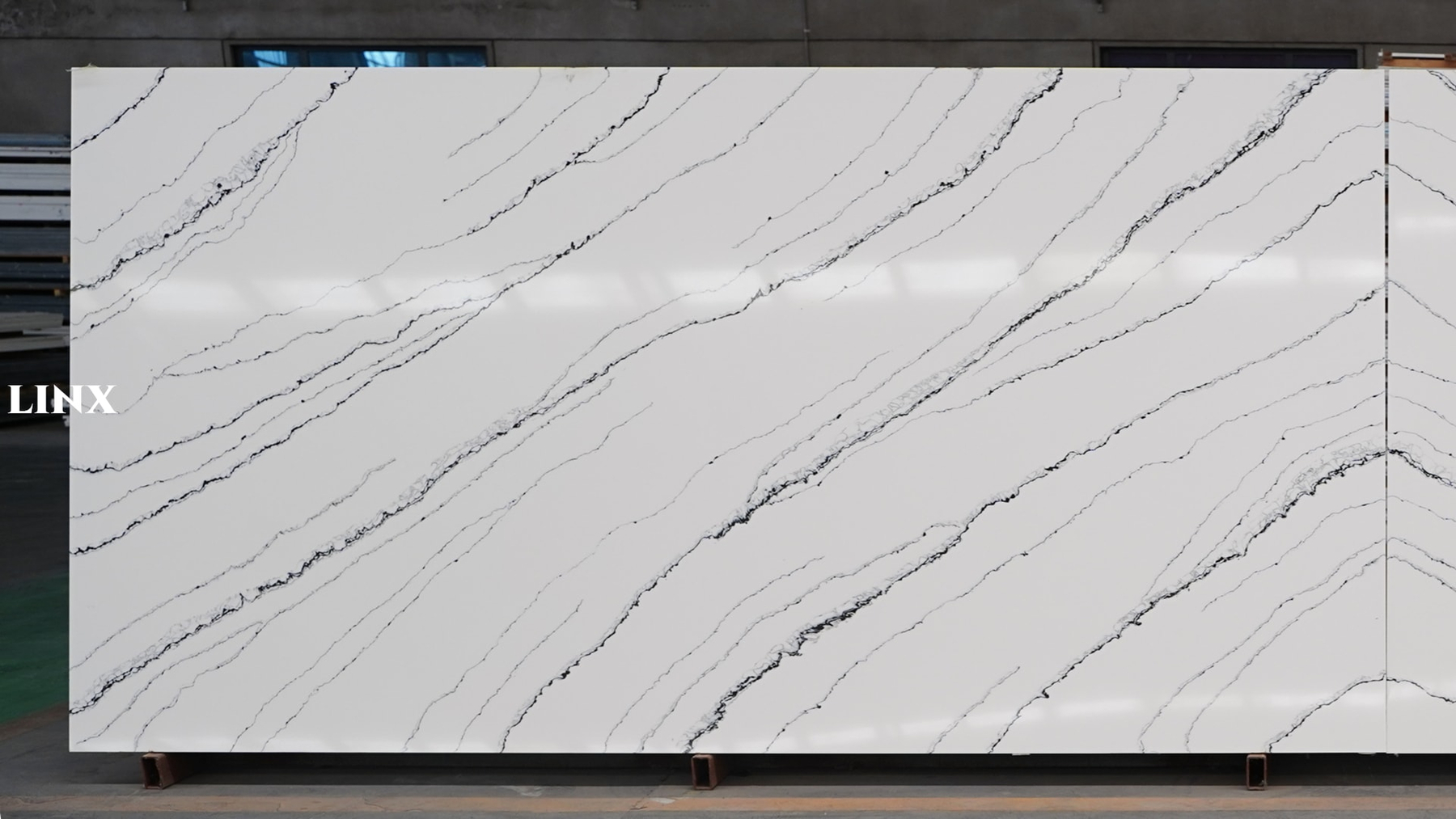 LX9007 WHITE SILK LUXURY QUARTZ STONE LINX SURFACES
