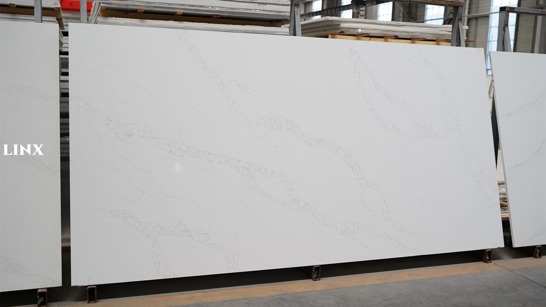 LX9013 CALACATTA WHITE QUARTZ STONE 1 LINX SURFACES