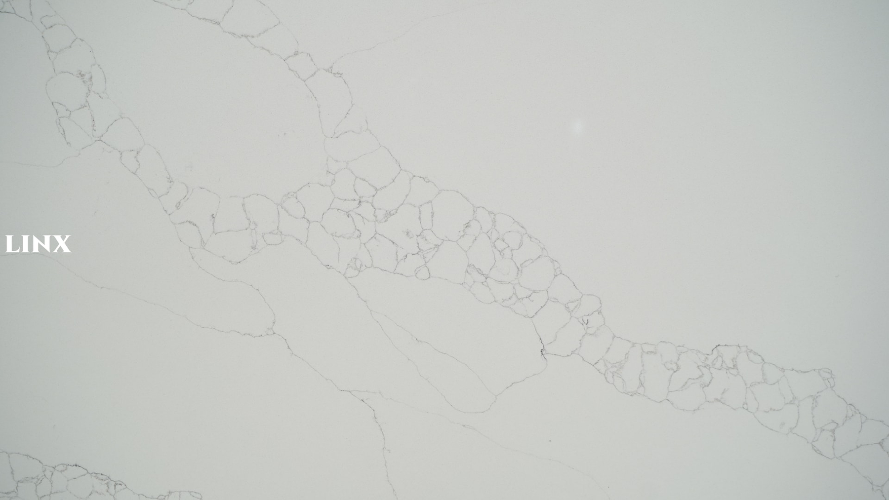 LX9013 CALACATTA WHITE QUARTZ STONE CLOSE UP 3 LINX SURFACES