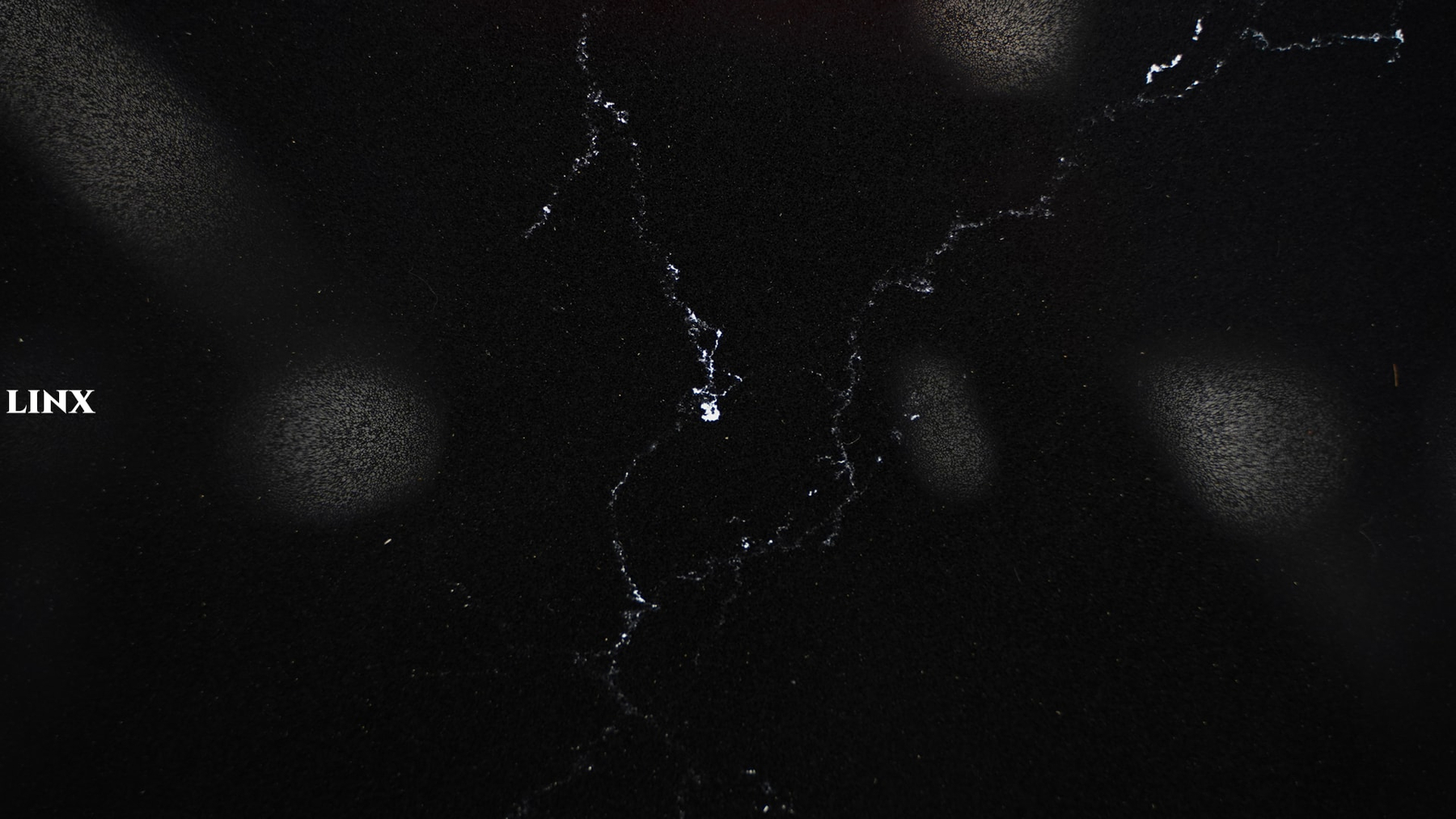 LX9017 CALACATTA BLACK QUARTZ STONE CLOSE UP 4 LINX SURFACES