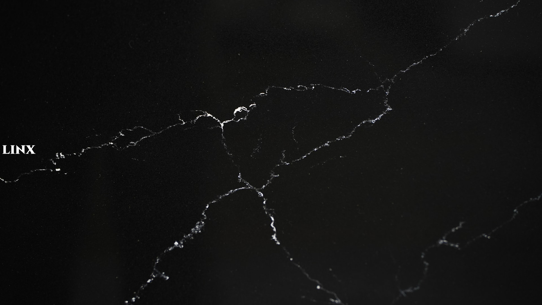 LX9017 CALACATTA BLACK QUARTZ STONE CLOSE UP 5 LINX SURFACES