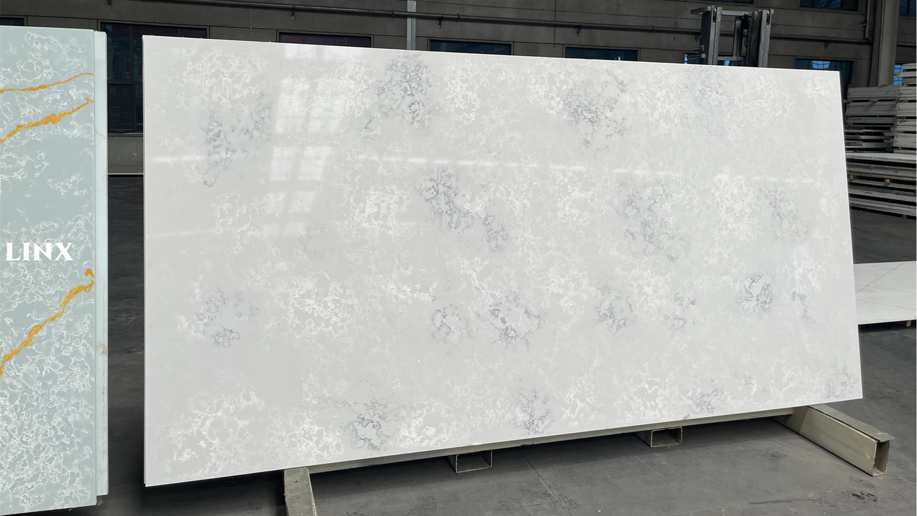 LX9018 TRANSPARENT CLOUD QUARTZ STONE 1 LINX SURFACES