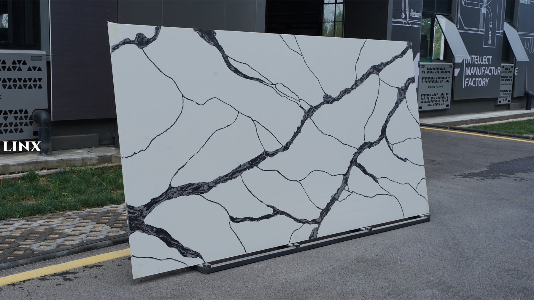 LX9019 CALACATTA QUARTZ STONE 1 LINX SURFACES