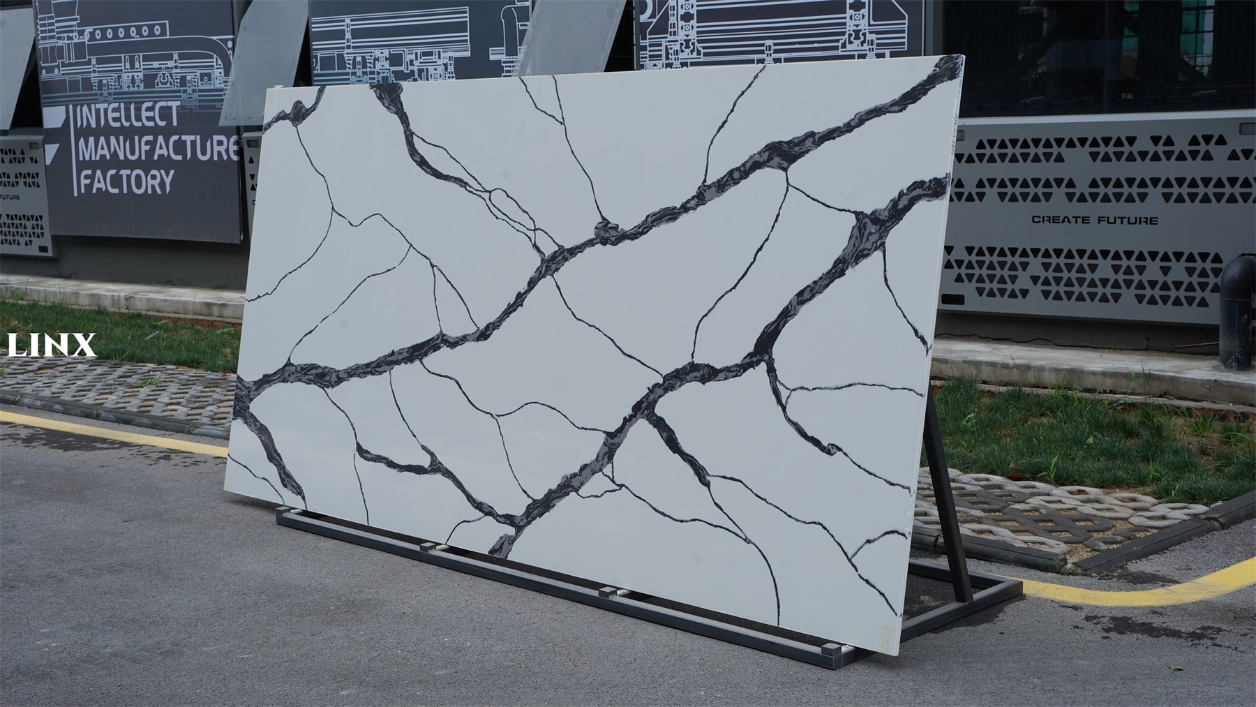 LX9019 CALACATTA QUARTZ STONE 2 LINX SURFACES