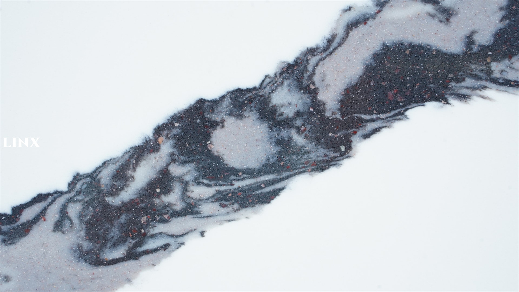 LX9019 CALACATTA QUARTZ STONE CLOSE UP 5 LINX SURFACES