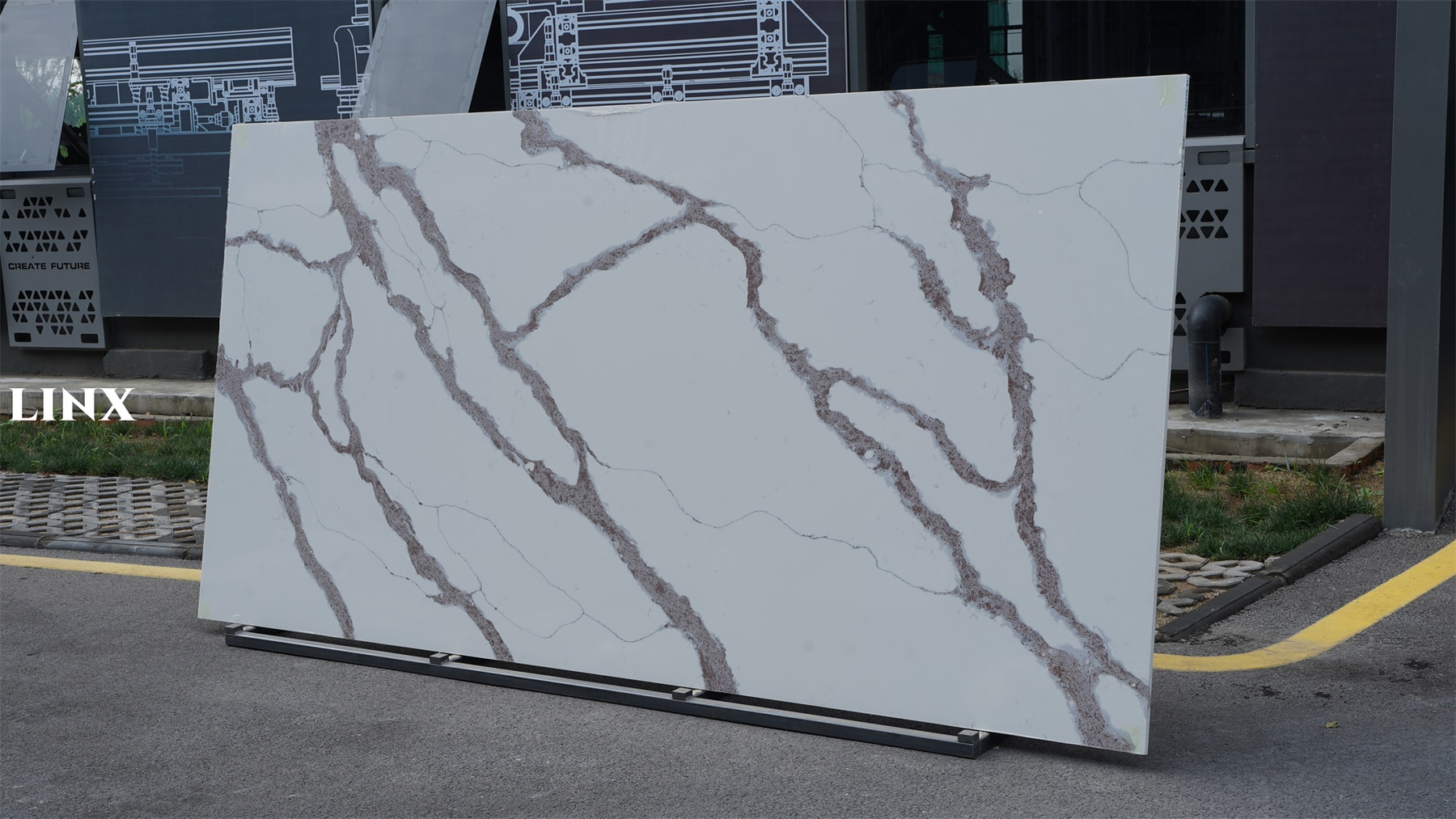LX9020 CALACATTA QUARTZ STONE 2 LINX SURFACES