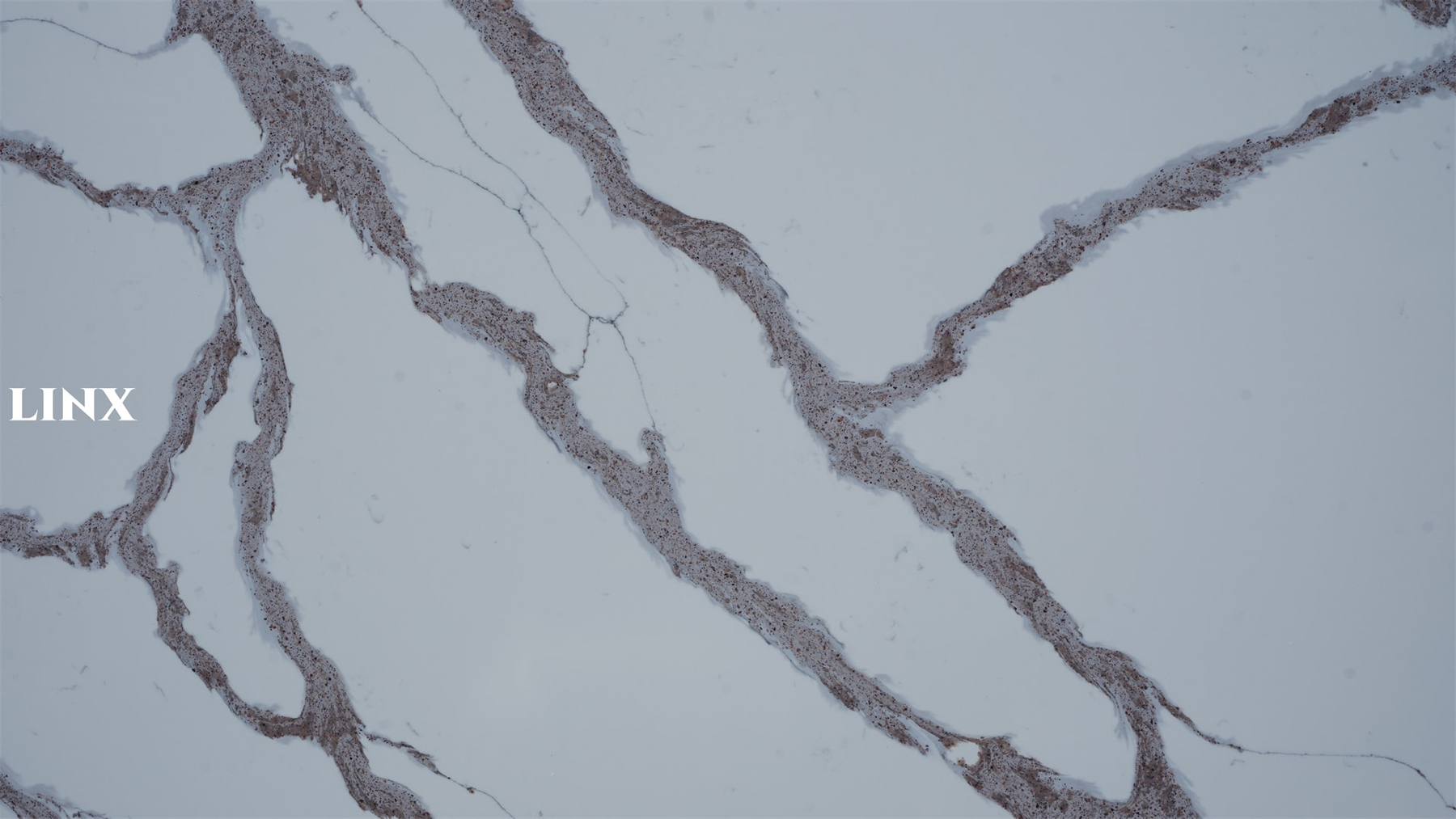 LX9020 CALACATTA QUARTZ STONE CLOSE UP 1 LINX SURFACES