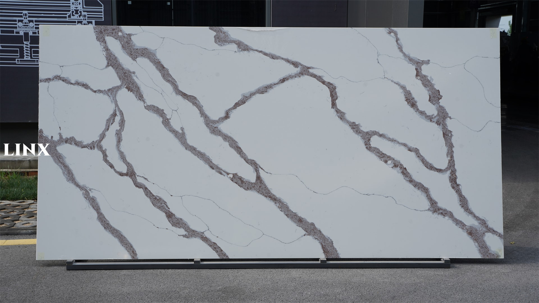 LX9020 CALACATTA QUARTZ STONE LINX SURFACES