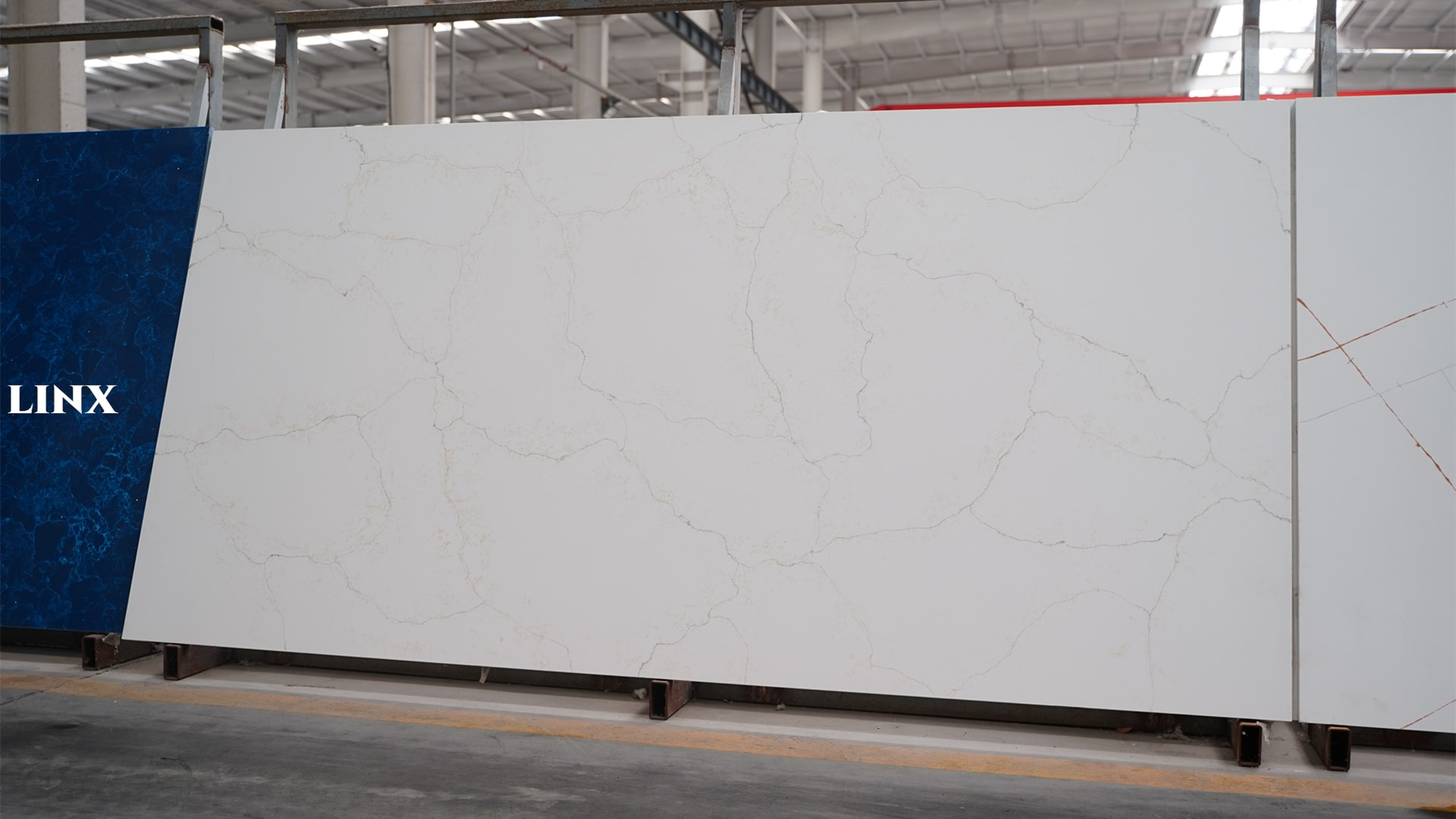 LX9022 CALACATTA GOLD QUARTZ STONE 2 LINX SURFACES