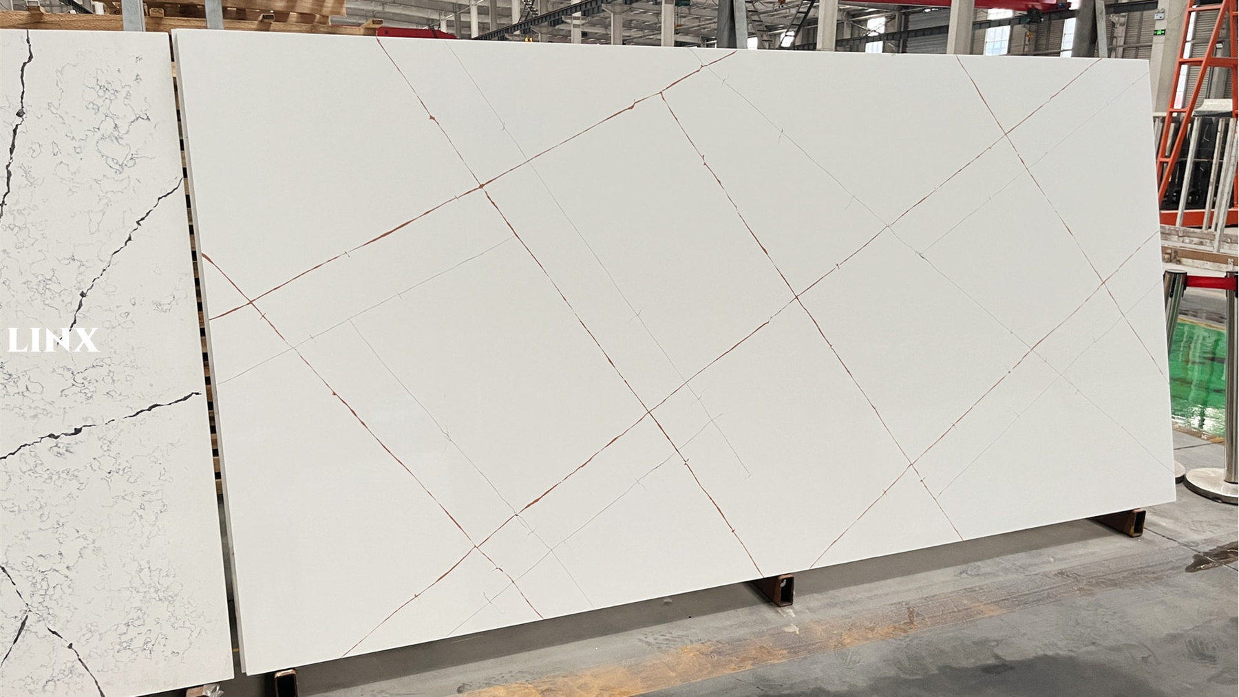 LX9023 CALACATTA WHITE QUARTZ STONE 1 LINX SURFACES