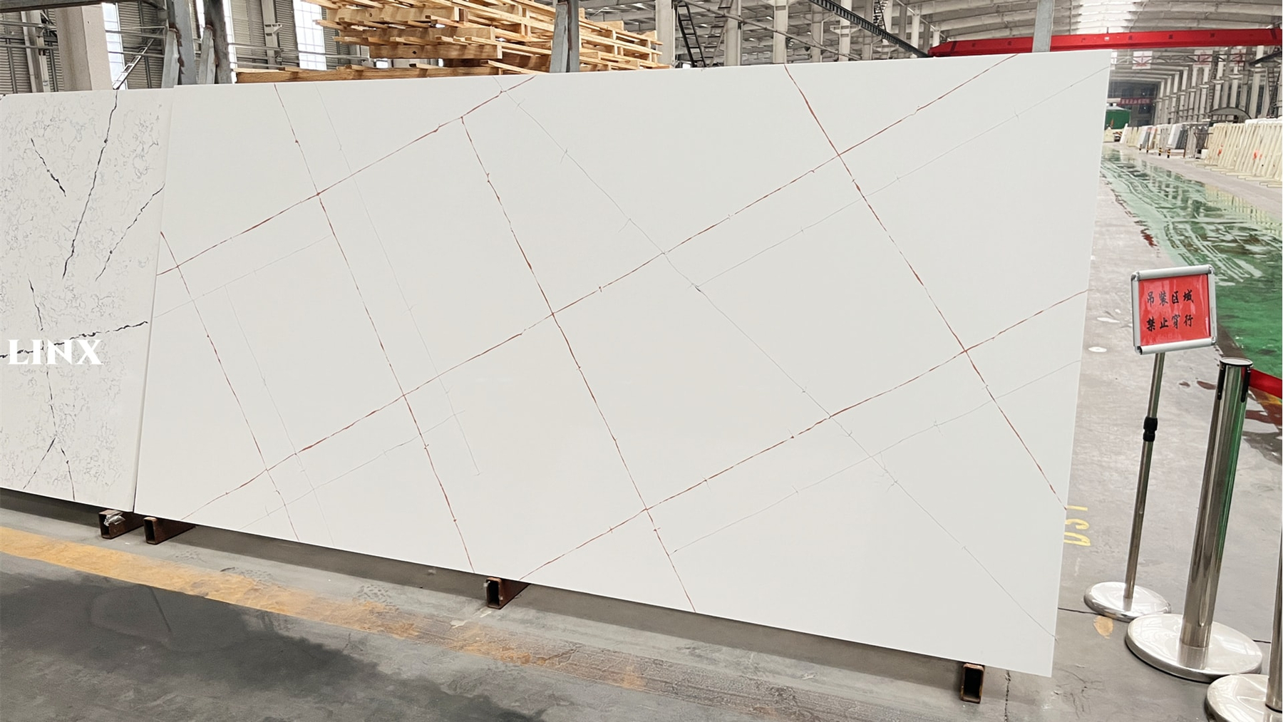 LX9023 CALACATTA WHITE QUARTZ STONE 2 LINX SURFACES