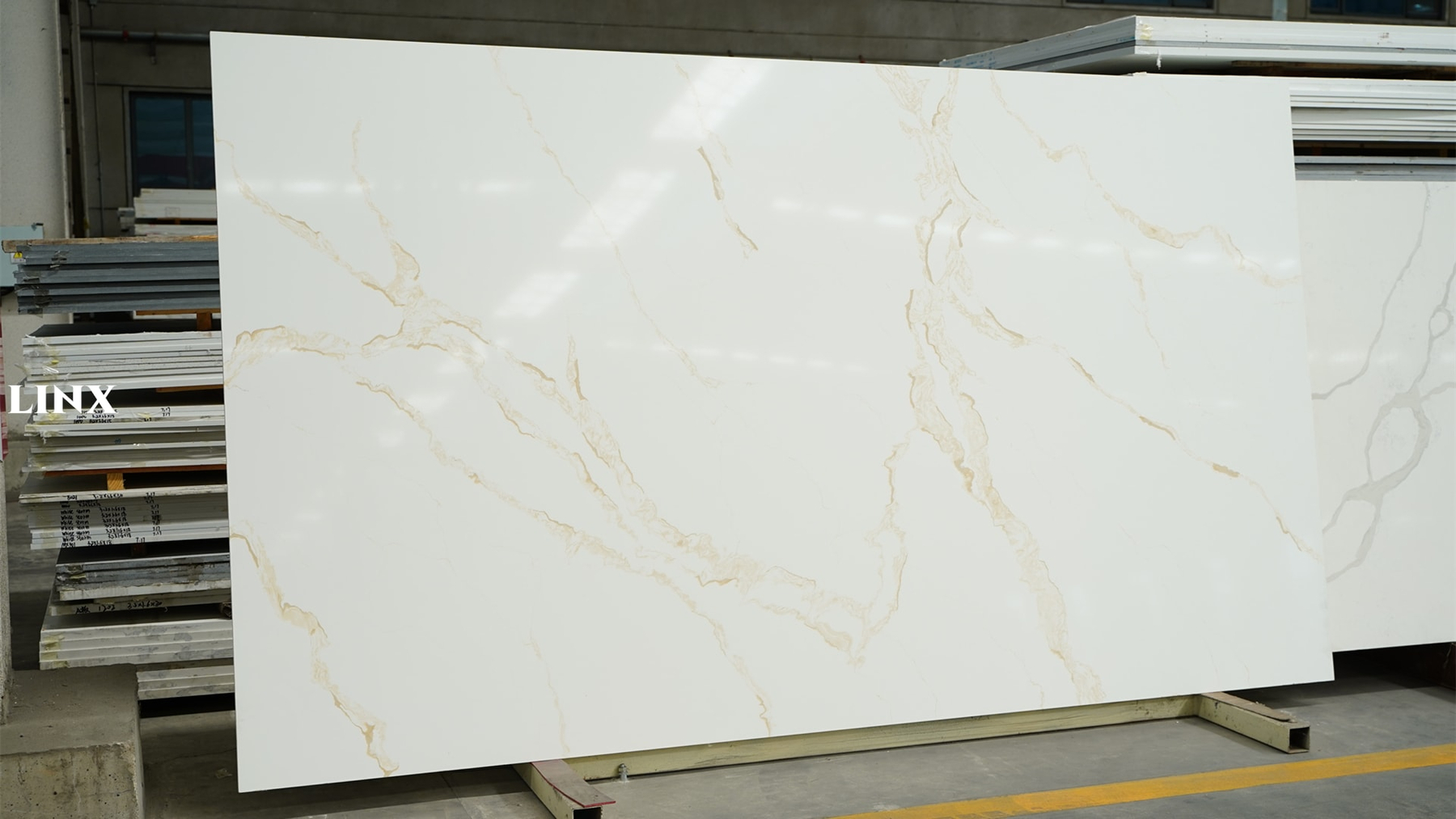 LX9026 CALACATTA GOLD QUARTZ STONE 1 LINX SURFACES