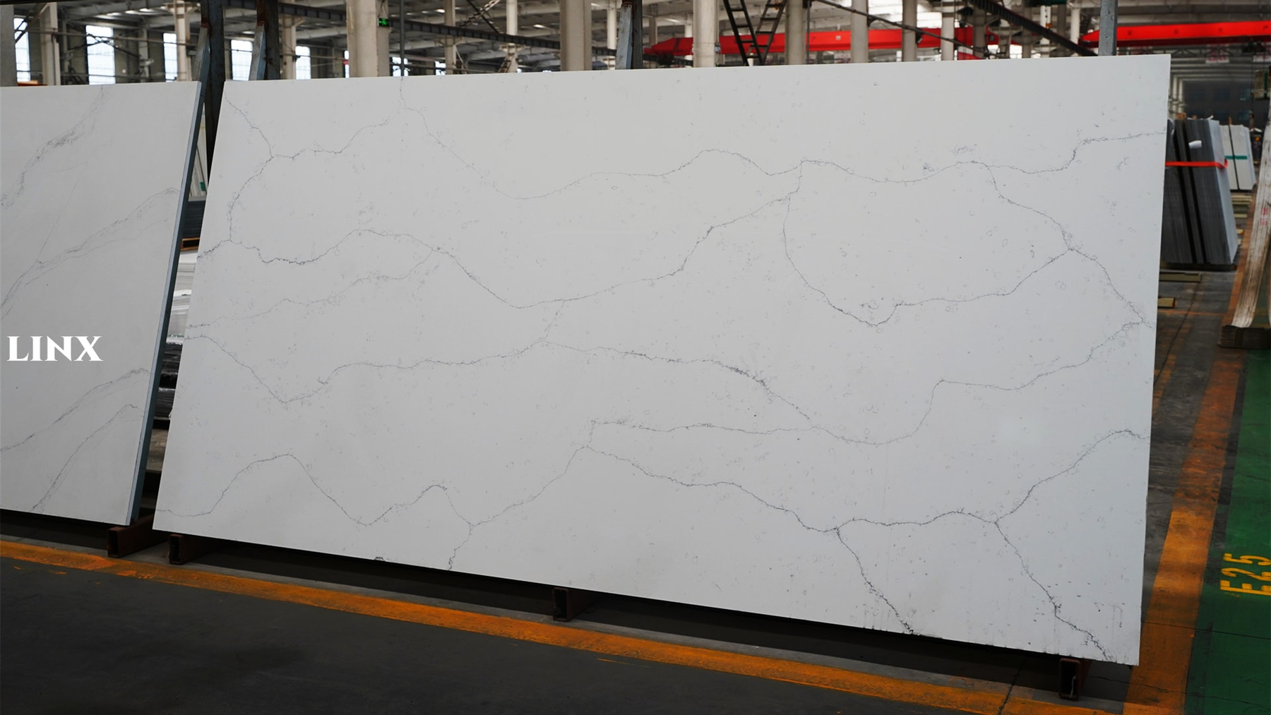 LX9028 CALACATTA WHITE QUARTZ STONE 2 LINX SURFACES
