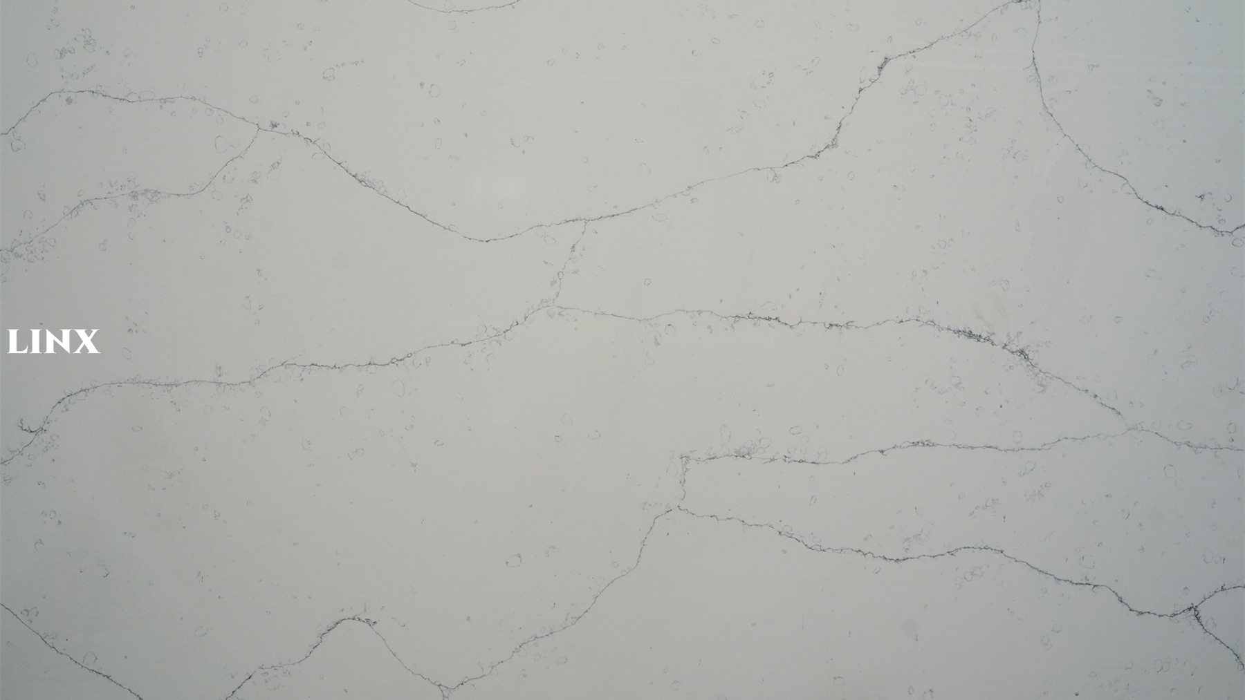LX9028 CALACATTA WHITE QUARTZ STONE CLOSE UP 1 LINX SURFACES