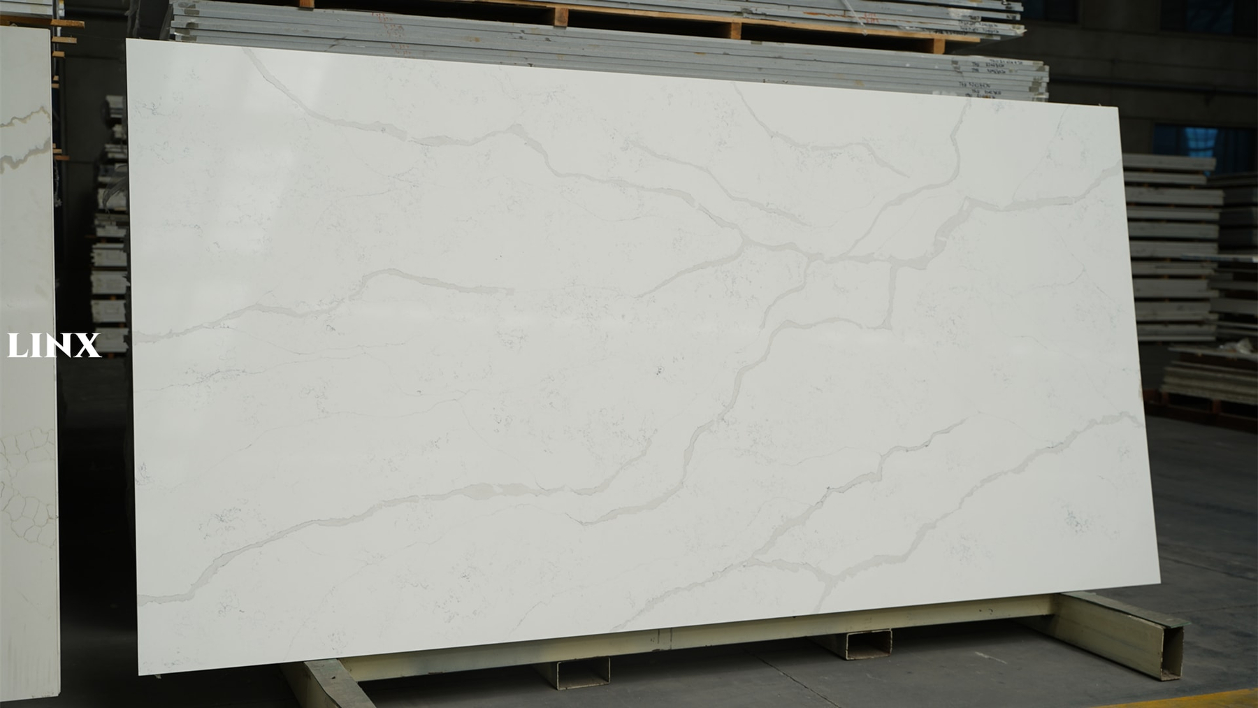 LX9030 CALACATTA WHITE QUARTZ STONE 1 LINX SURFACES