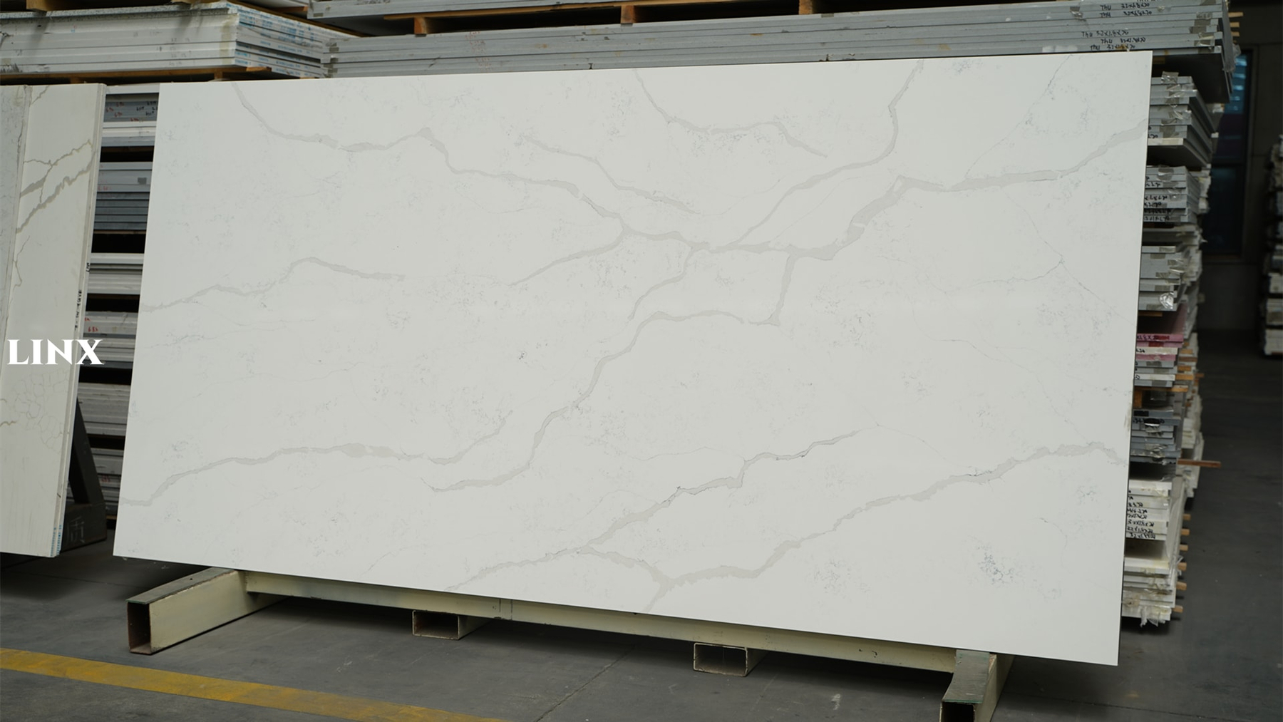 LX9030 CALACATTA WHITE QUARTZ STONE 2 LINX SURFACES