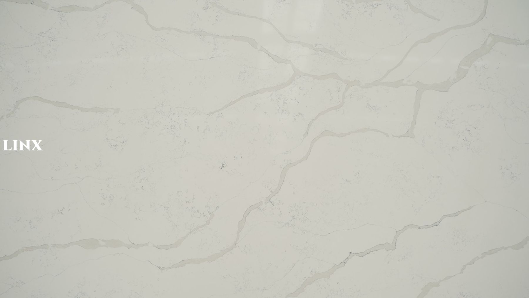 LX9030 CALACATTA WHITE QUARTZ STONE CLOSE UP 1 LINX SURFACES
