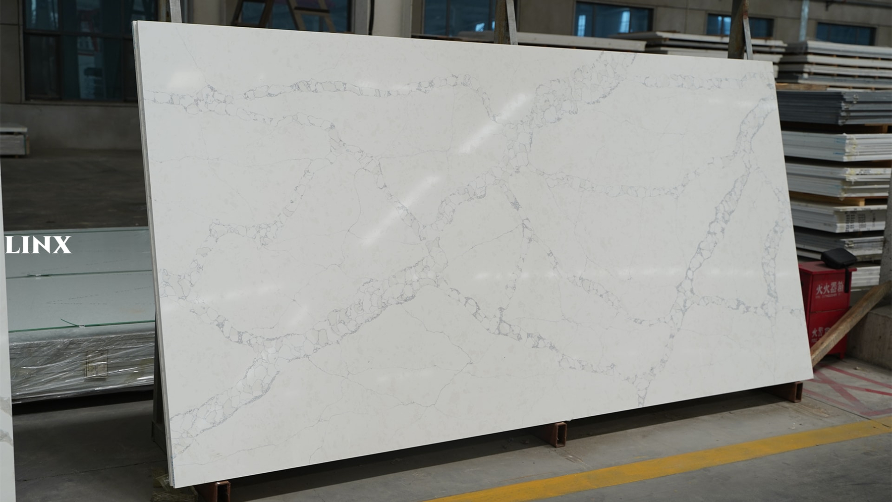 LX9034 CALACATTA WHITE QUARTZ STONE 1 LINX SURFACES