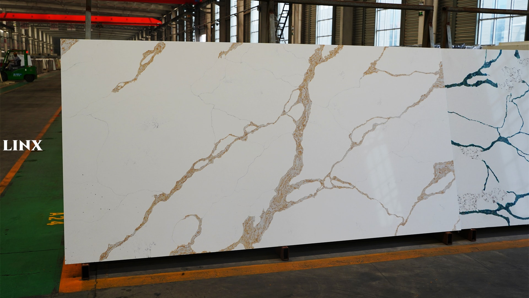 LX9040 CALACATTA GOLD QUARTZ STONE 1 LINX SURFACES