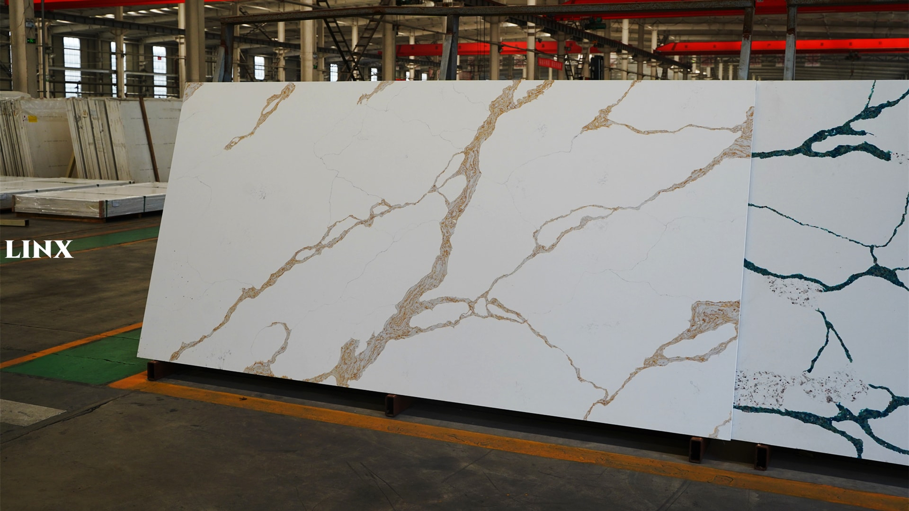 LX9040 CALACATTA GOLD QUARTZ STONE 2 LINX SURFACES