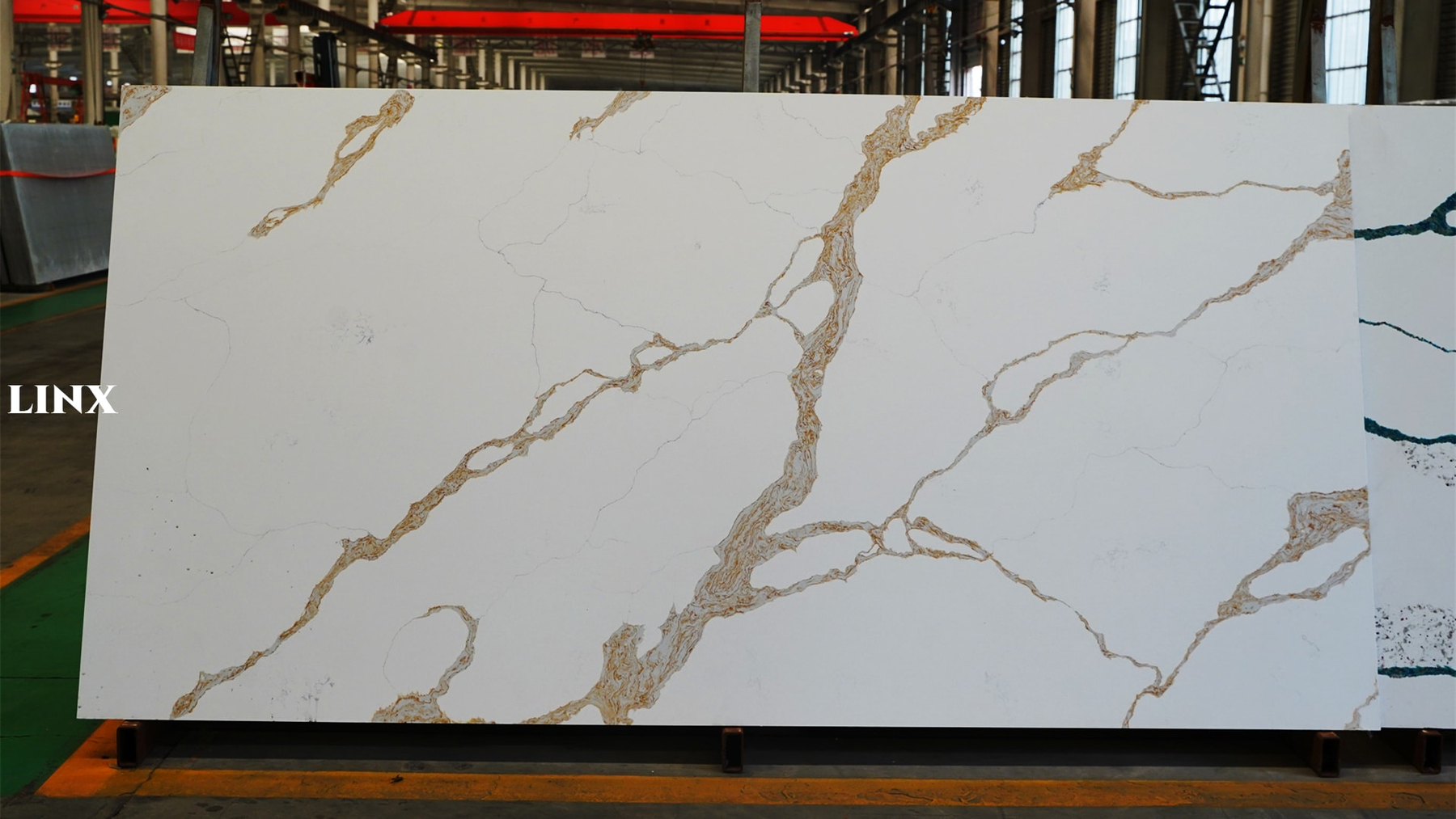 LX9040 CALACATTA GOLD QUARTZ STONE LINX SURFACES
