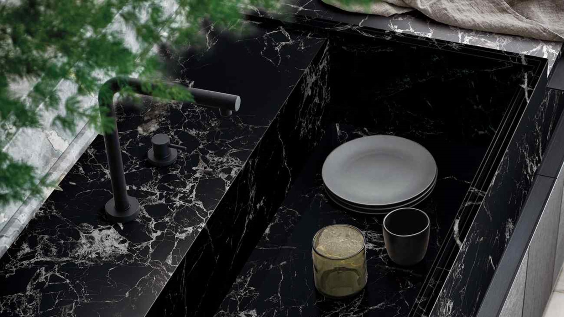 LXG32 Mooney Black Effect Sintered Stone Linx Surfaces