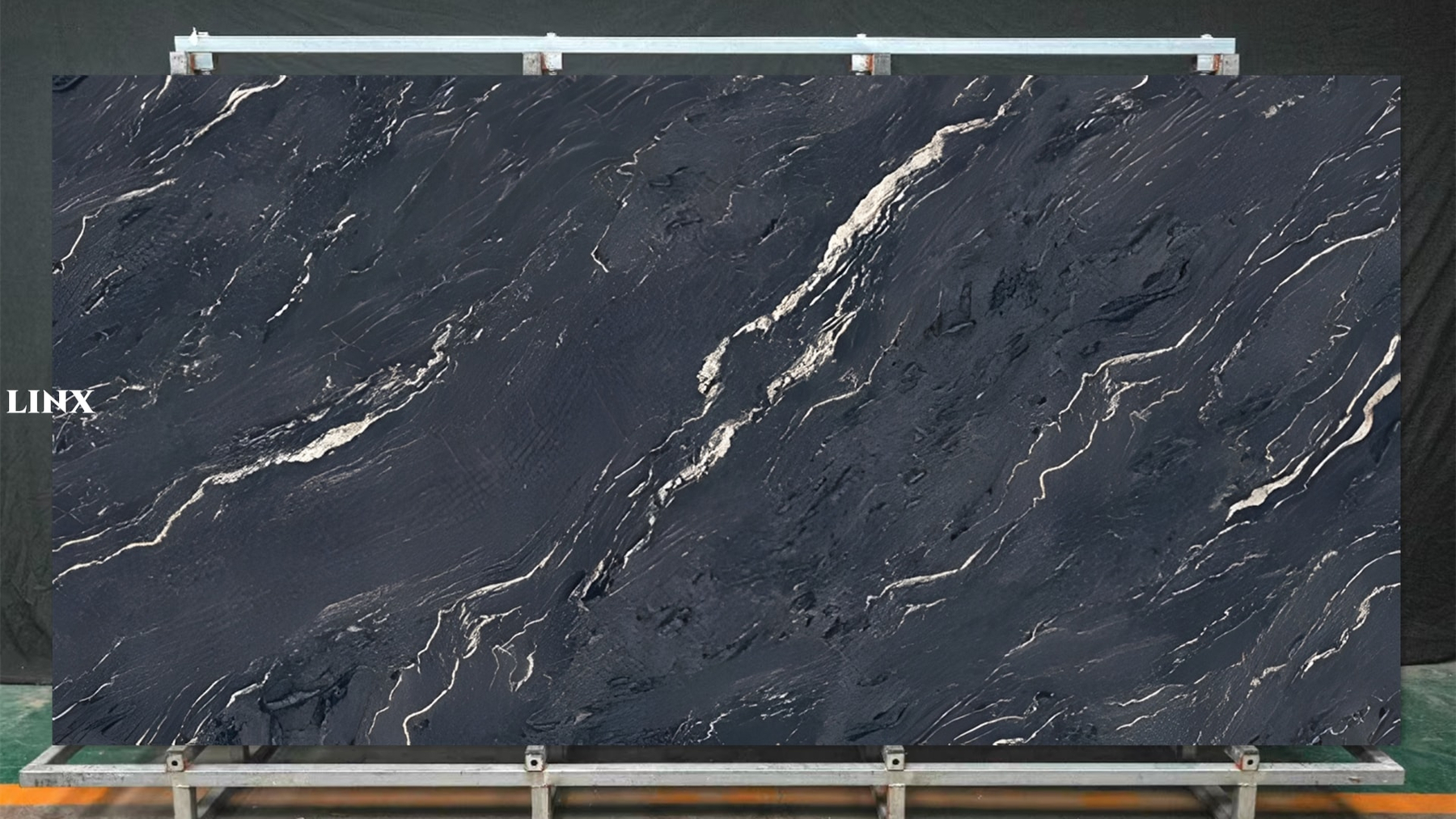 LXX136 Gucci Black Sintered Stone Main Linx Surfaces