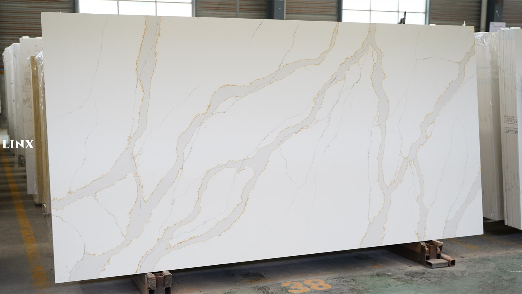 LX0013 CALACATTA GOLD QUARTZ STONE 1 LINX SURFACES