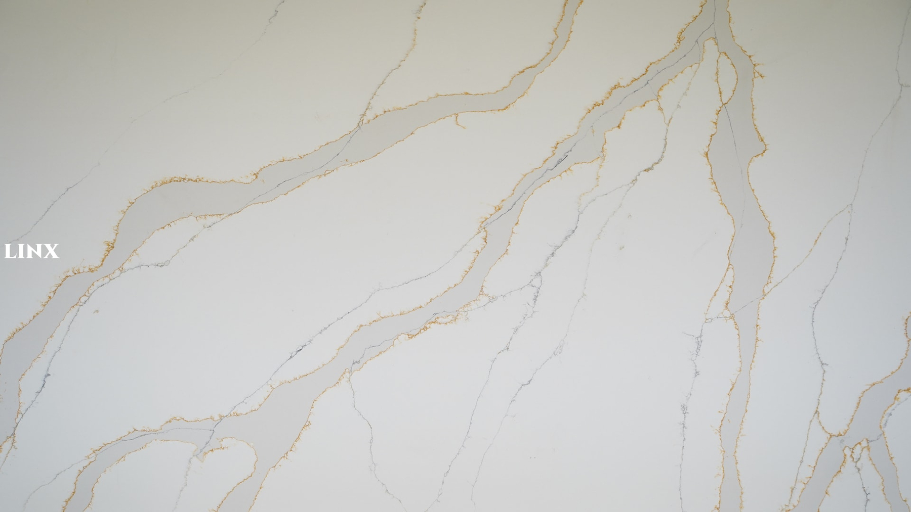 LX0013 CALACATTA GOLD QUARTZ STONE DETAIL 1 LINX SURFACES