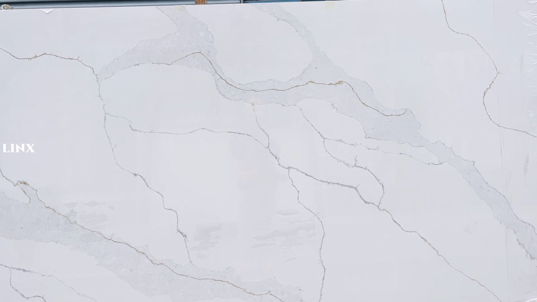 LX0217 CALACATTA GOLD QUARTZ STONE DEATAIL 5 LINX SURFACES