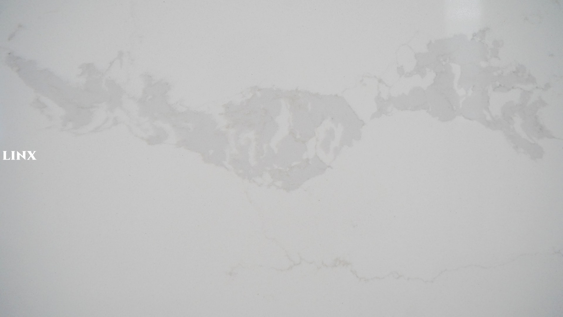 LX1007 CALACATTA WHITE QUARTZ STONE CLOSE UP LINX SURFACES