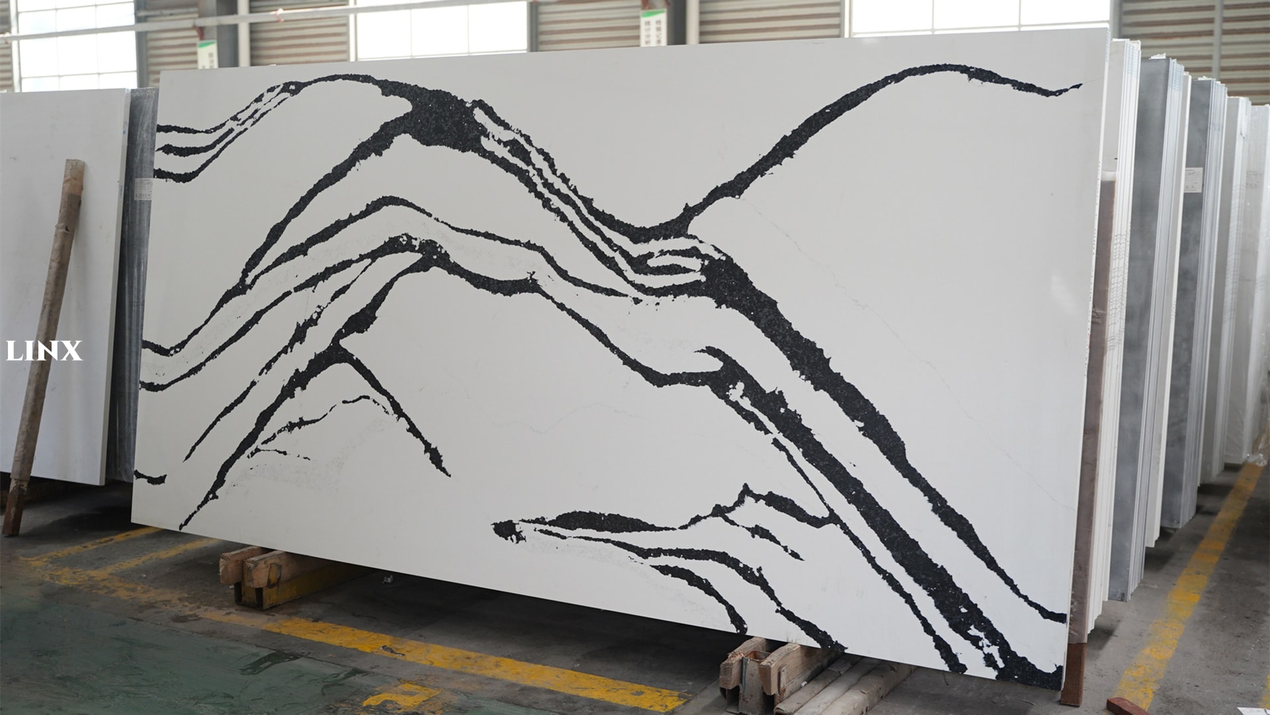 LX1008 CALACATTA BLACK VEIN QUARTZ STONE 2 LINX SURFACES