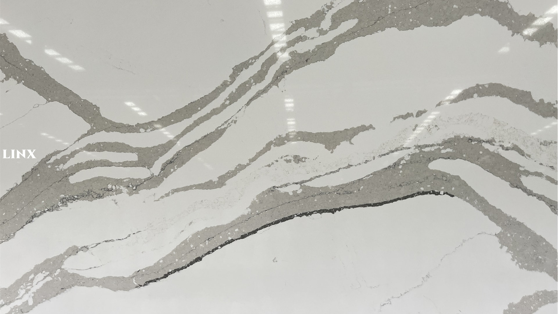 LX1008 CALACATTA WHITE QUARTZ STONE CLOSE UP 1 LINX SURFACES