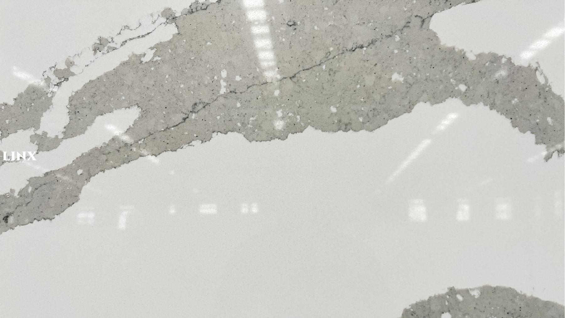 LX1008 CALACATTA WHITE QUARTZ STONE CLOSE UP 2 LINX SURFACES