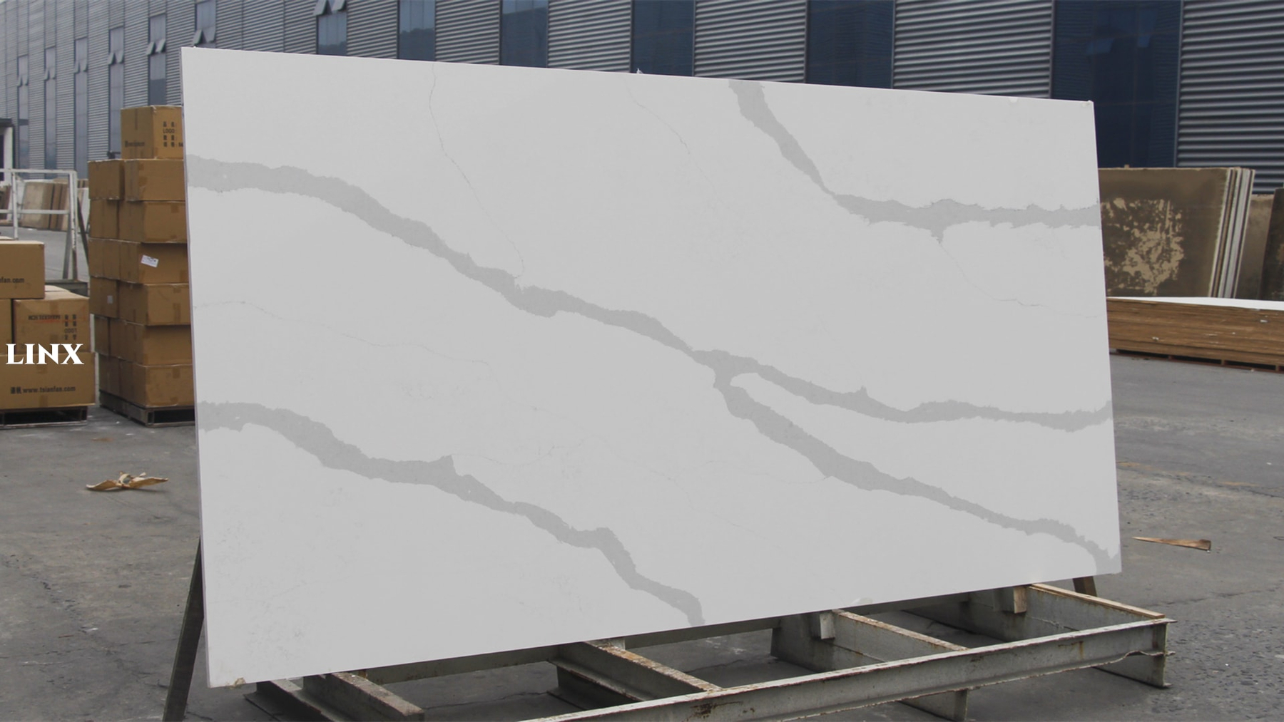 LX1013 CALACATTA WHITE QUARTZ STONE 1 LINX SURFACES