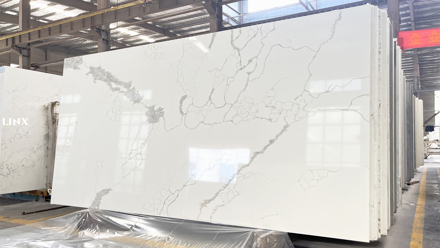 LX1015 CALACATTA WHITE QUARTZ STONE 2 LINX SURFACES