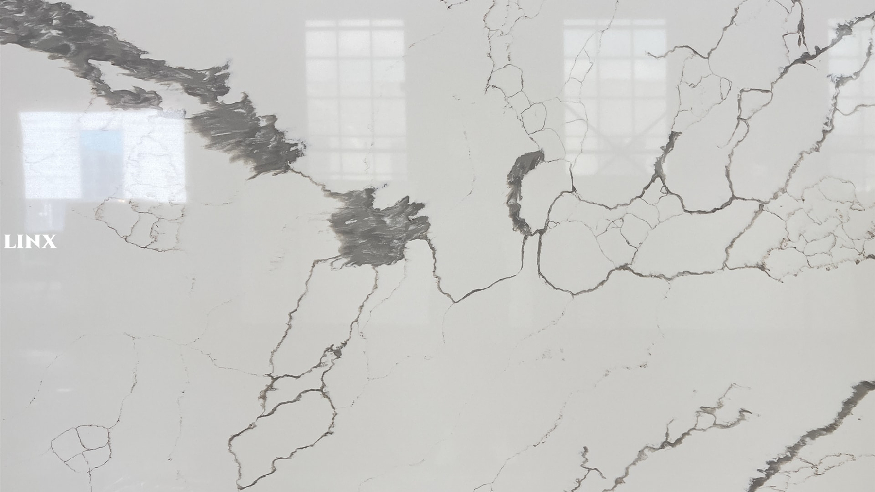 LX1015 CALACATTA WHITE QUARTZ STONE CLOSE UP 1 LINX SURFACES