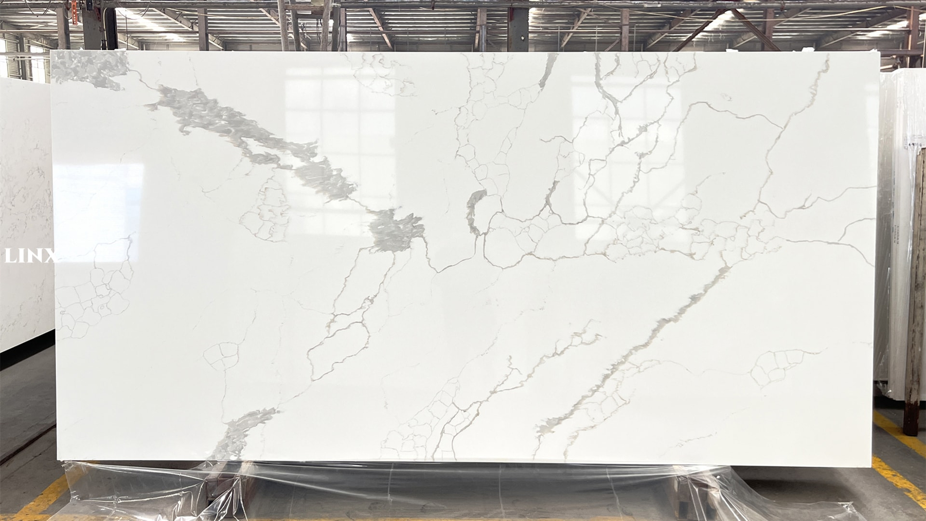 LX1015 CALACATTA WHITE QUARTZ STONE LINX SURFACES