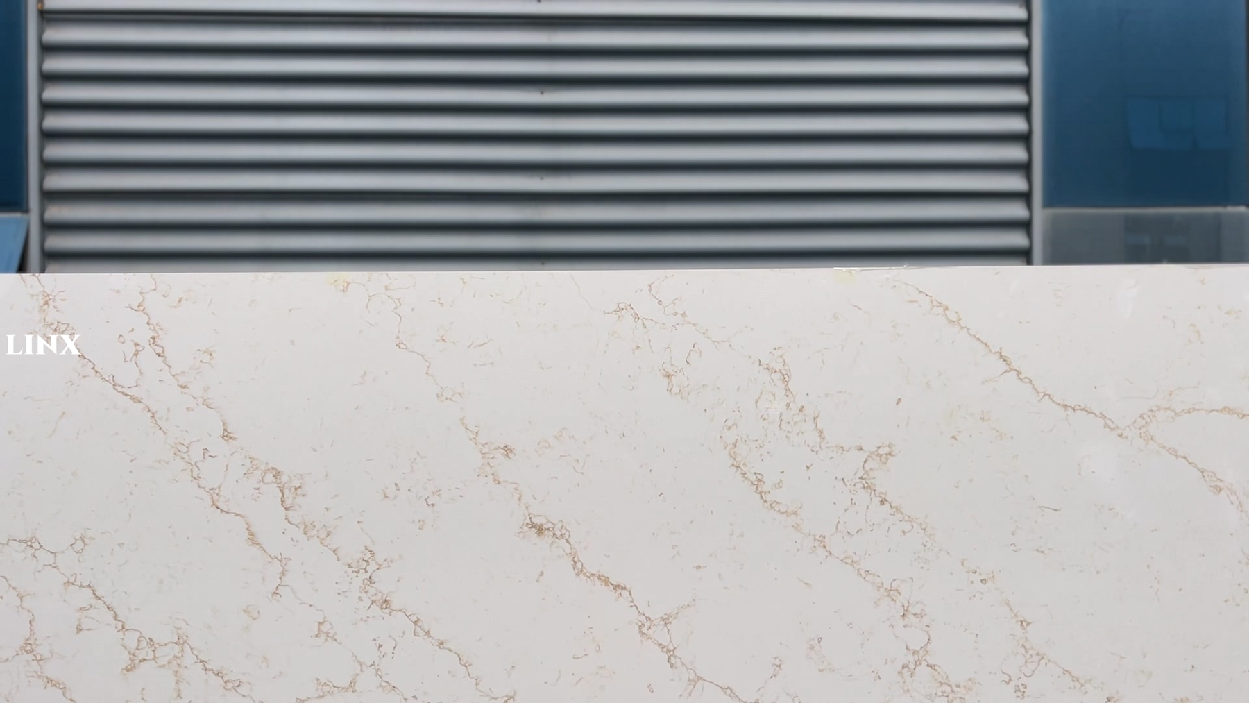 LX1018 CALACATTA GOLD QUARTZ STONE DETAILS LINX SURFACES