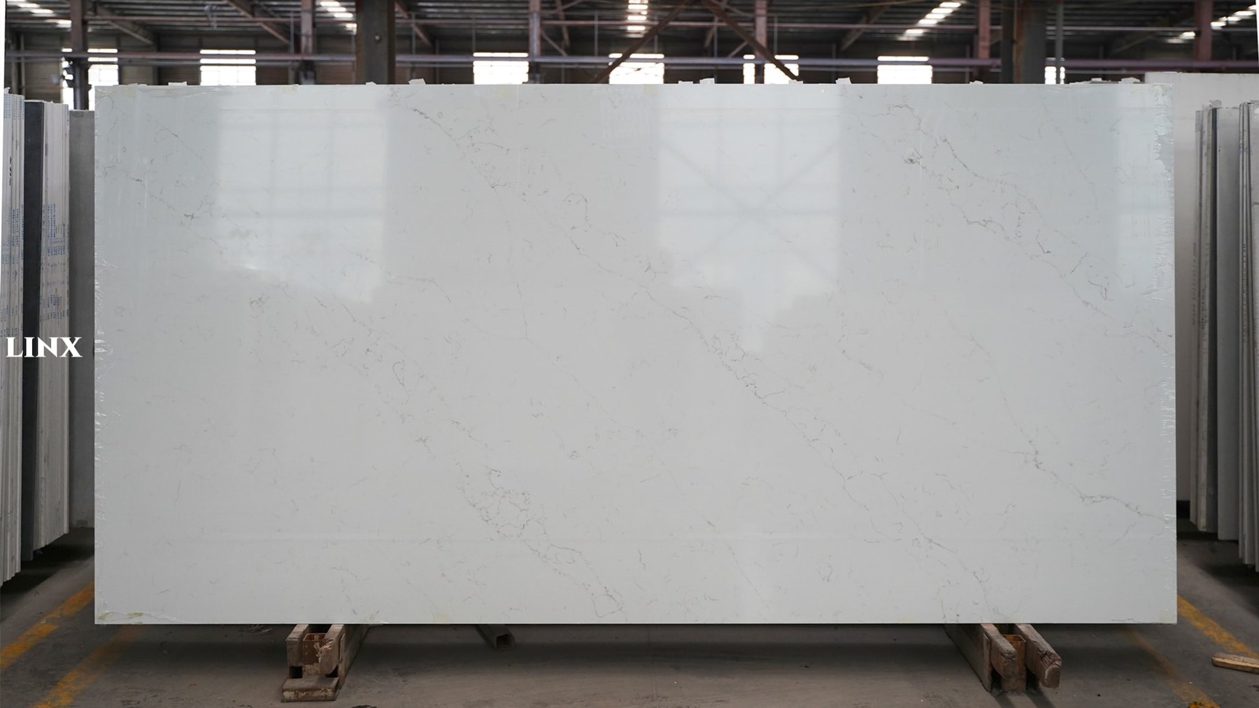 LX1018 CALACATTA WHITE QUARTZ STONE 3 LINX SURFACES