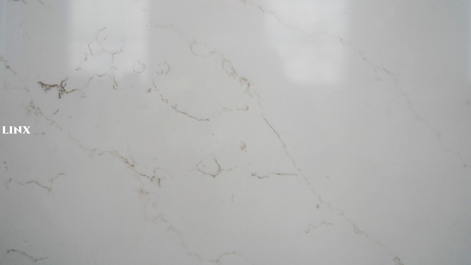 LX1018 CALACATTA WHITE QUARTZ STONE CLOSE UP 1 LINX SURFACES