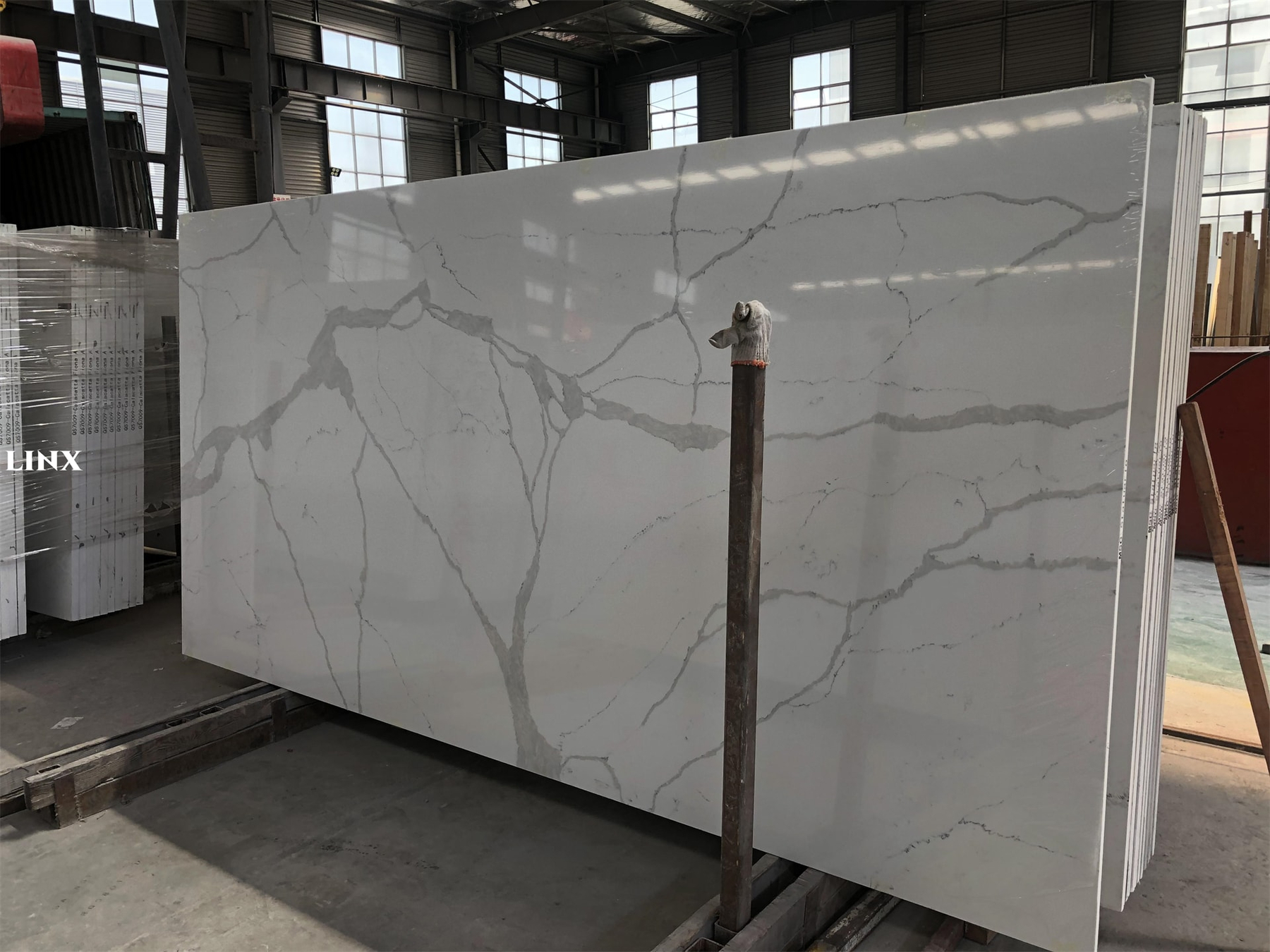LX1027 CALACATTA WHITE QUARTZ STONE 9 LINX SURFACES