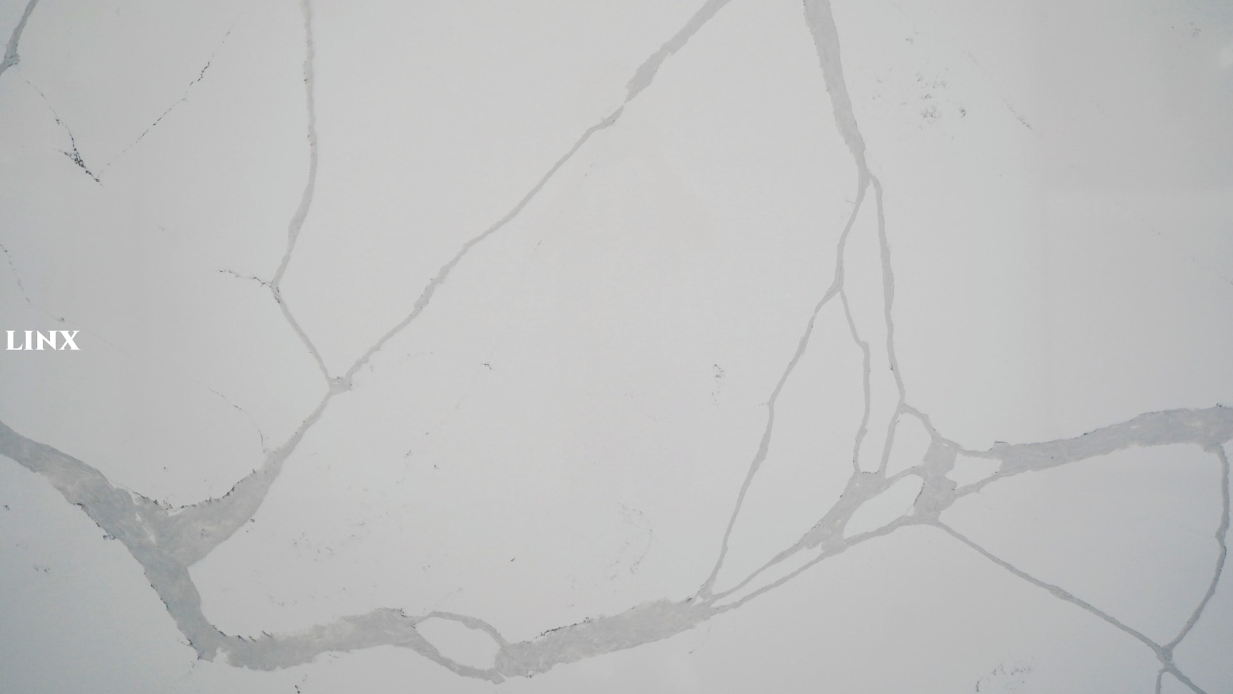 LX1027 CALACATTA WHITE QUARTZ STONE CLOSE UP 1 LINX SURFACES