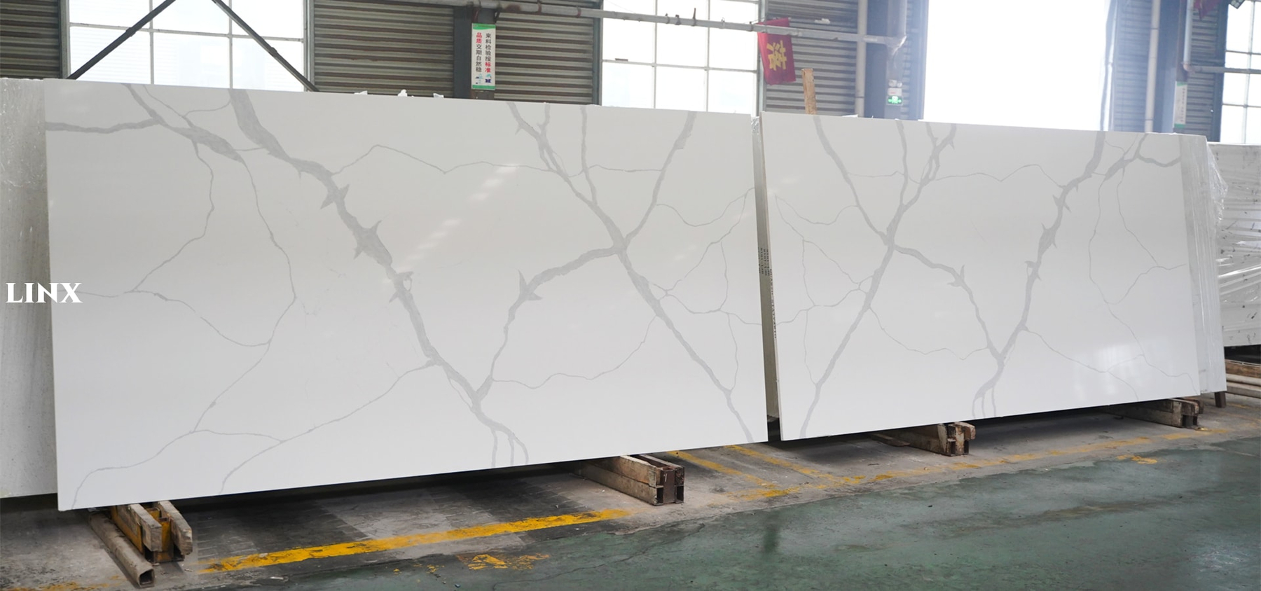 LX1031 CALACATTA WHITE QUARTZ STONE 1 LINX SURFACES